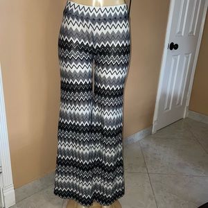💙💙💙 Long pant stretchy, wide legs.